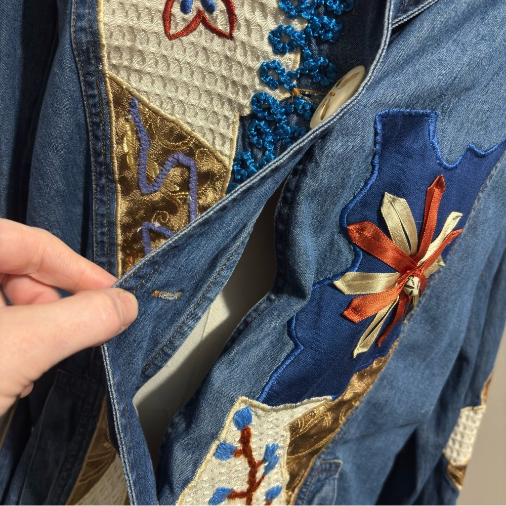 Allure Vintage Long Sleeve Button up Embroidered Denim Shirt Size Large - Picture 7 of 15